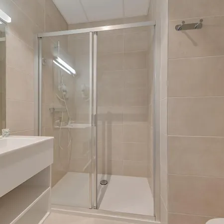 New Holiday For 2 Adults And 3 Children With Bedroom Nyaraló